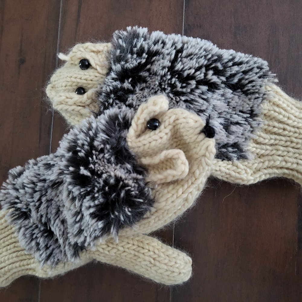 Cute porcupine mittens - Picture 4 of 4